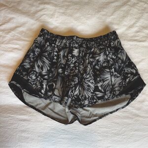 Lululemon Hotty Hot Shorts Night Garden Sz 6
